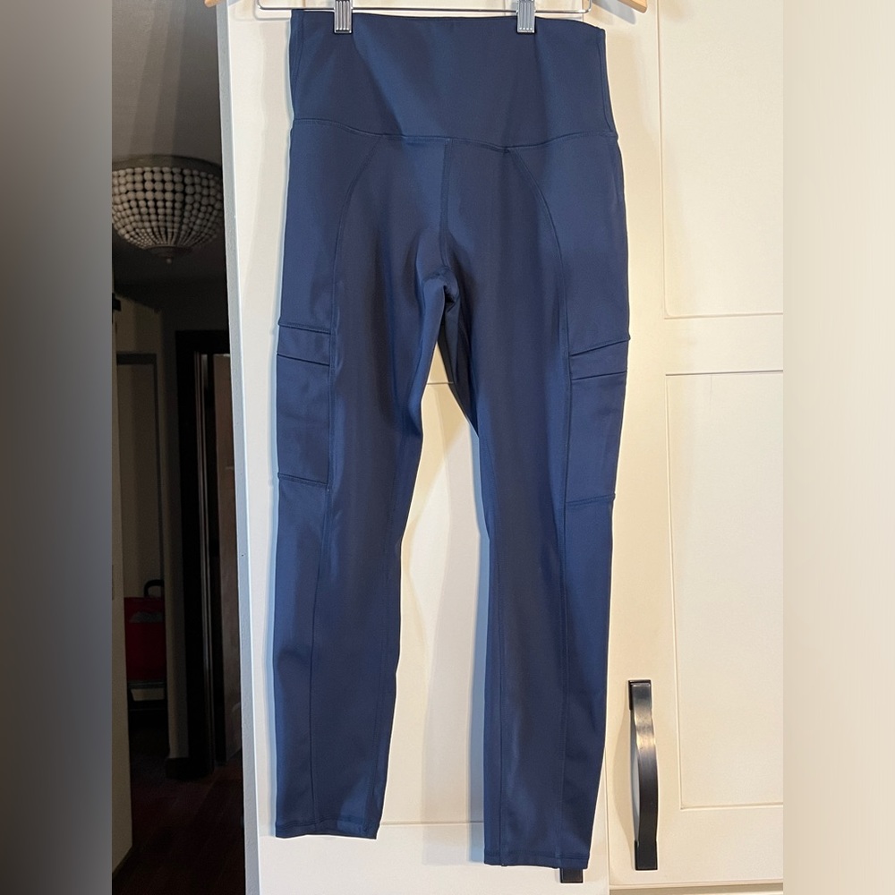 MoveTheory navy legging size M, side pockets, zippered side pockets on leg